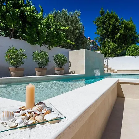 In With Outdoor Swimming Pool * 풀라