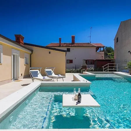 In With Outdoor Swimming Pool * Pula