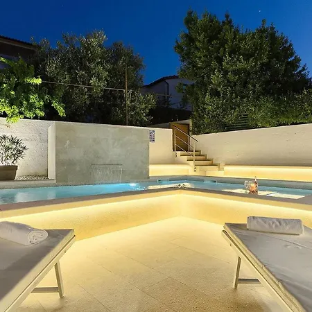 In With Outdoor Swimming Pool * Pula