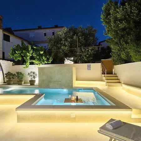 In With Outdoor Swimming Pool Pula
