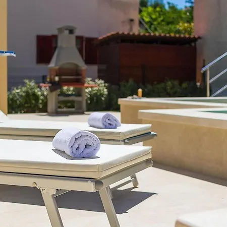 In With Outdoor Swimming Pool Pula