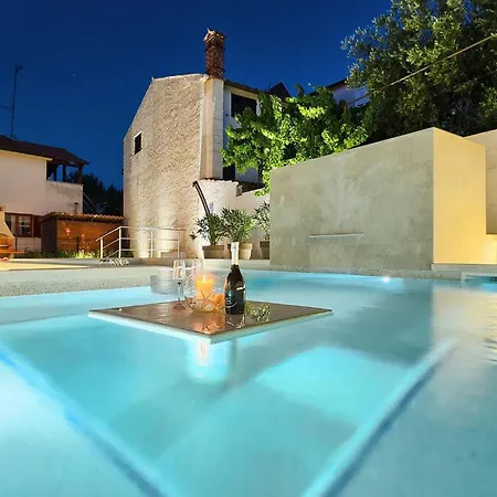 In With Outdoor Swimming Pool Semesterbostad