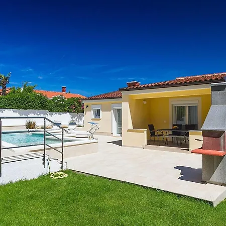In With Outdoor Swimming Pool *